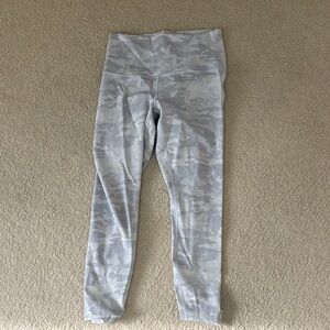 Women’s Size 12 Wunder Under 28” Lululemon Camo Leggings - Gray/White